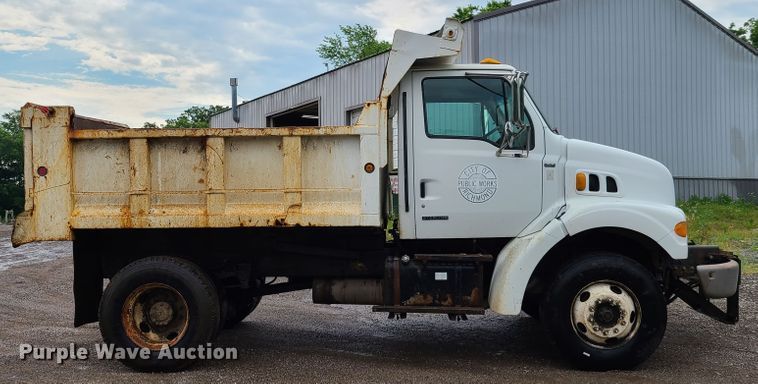 image for item GT9117 2000 Sterling L-Line  dump truck