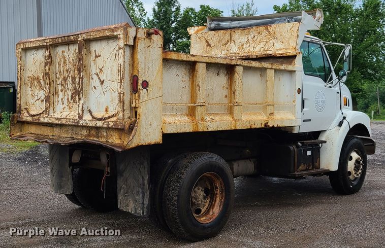 image for item GT9117 2000 Sterling L-Line  dump truck
