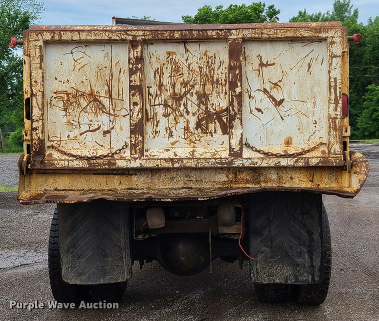 image for item GT9117 2000 Sterling L-Line  dump truck