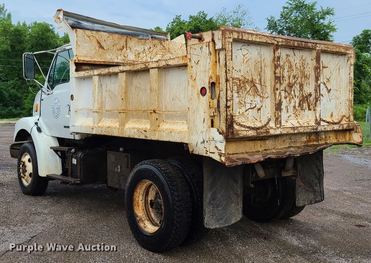 image for item GT9117 2000 Sterling L-Line  dump truck