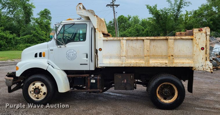 image for item GT9117 2000 Sterling L-Line  dump truck
