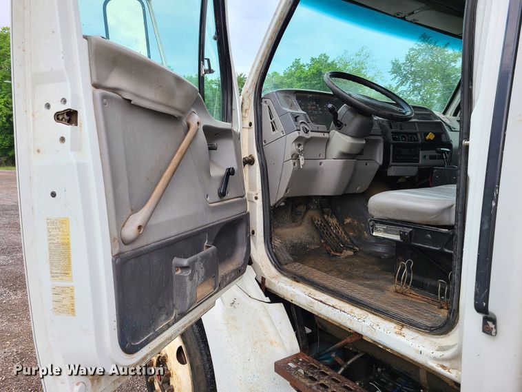 image for item GT9117 2000 Sterling L-Line  dump truck