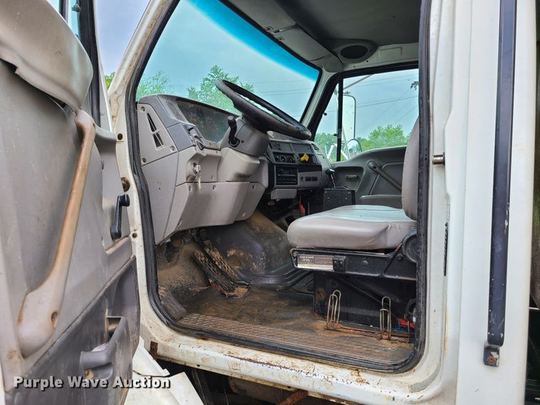 image for item GT9117 2000 Sterling L-Line  dump truck