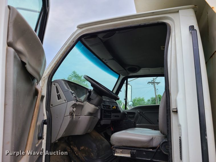 image for item GT9117 2000 Sterling L-Line  dump truck