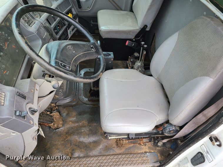 image for item GT9117 2000 Sterling L-Line  dump truck