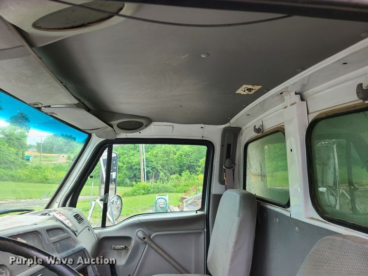 image for item GT9117 2000 Sterling L-Line  dump truck