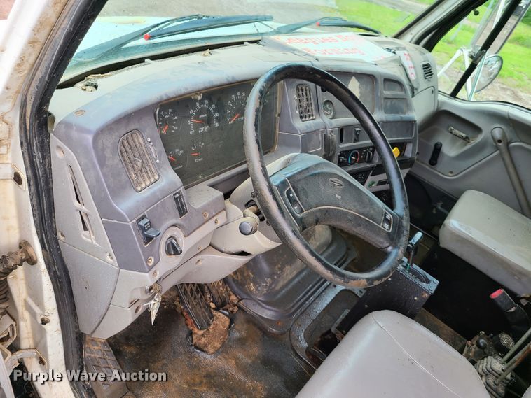 image for item GT9117 2000 Sterling L-Line  dump truck