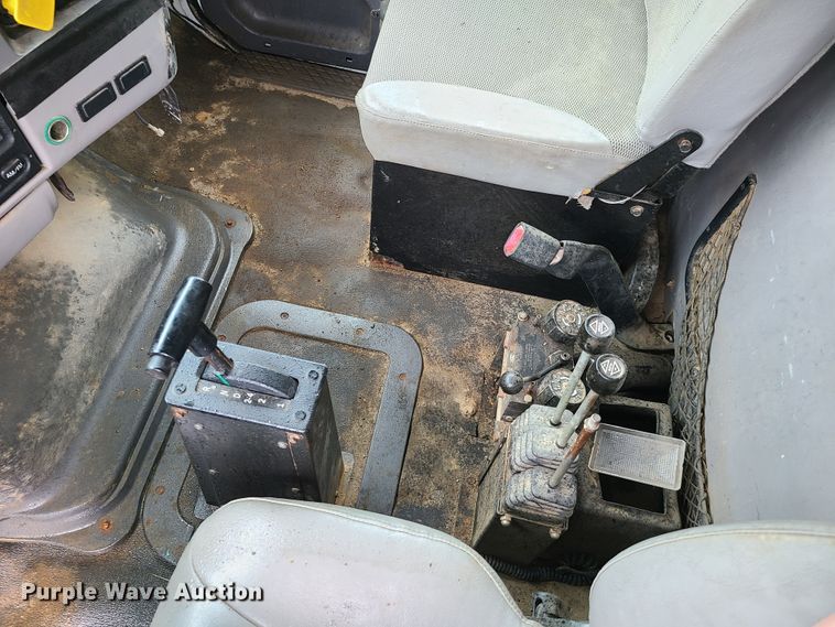 image for item GT9117 2000 Sterling L-Line  dump truck