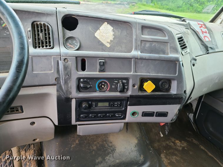 image for item GT9117 2000 Sterling L-Line  dump truck