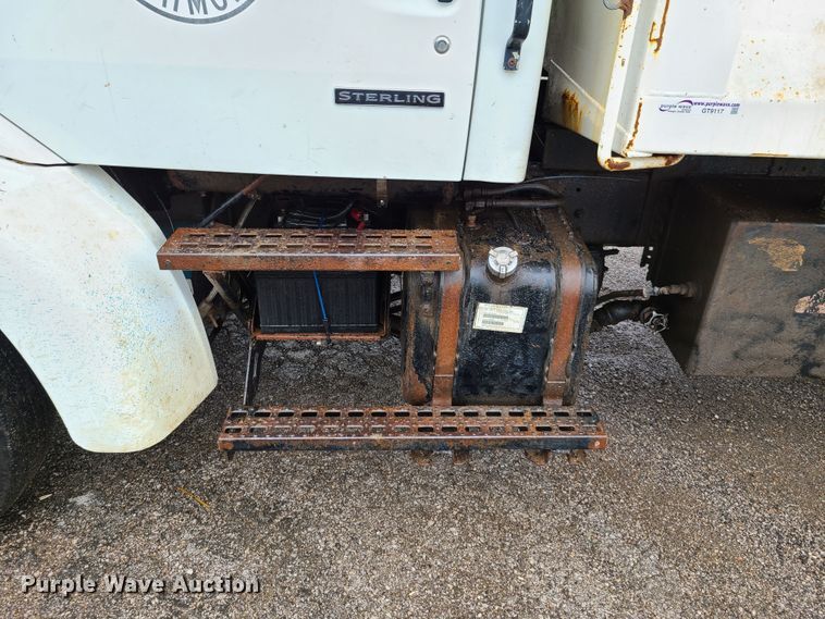 image for item GT9117 2000 Sterling L-Line  dump truck