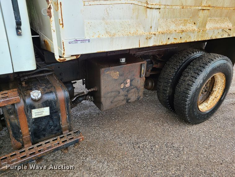 image for item GT9117 2000 Sterling L-Line  dump truck