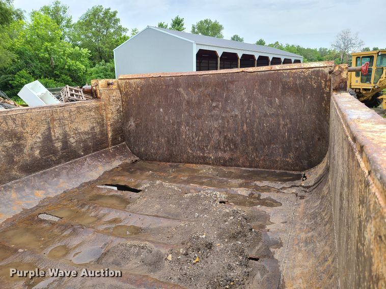 image for item GT9117 2000 Sterling L-Line  dump truck