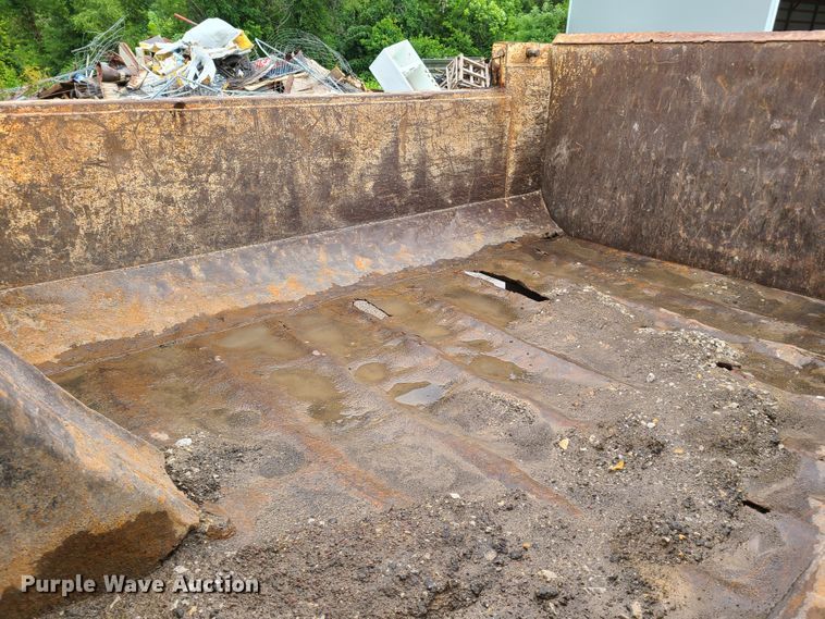 image for item GT9117 2000 Sterling L-Line  dump truck