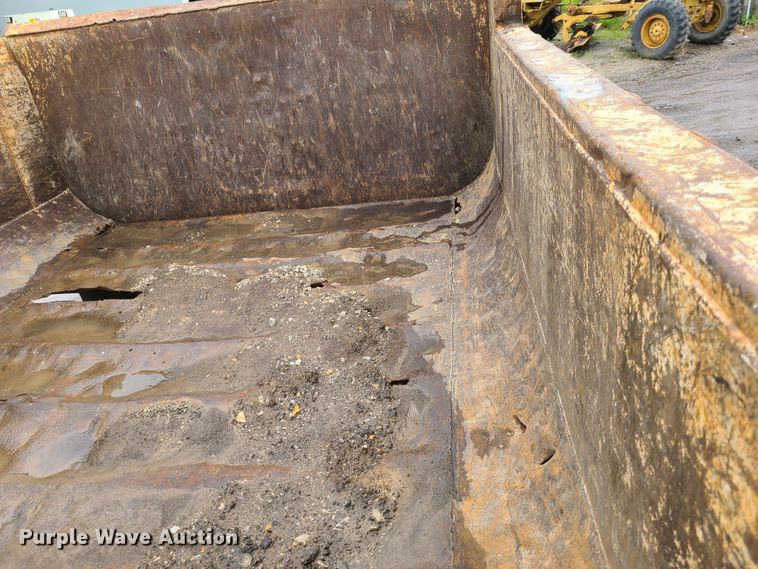 image for item GT9117 2000 Sterling L-Line  dump truck