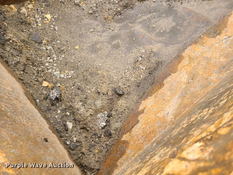 image for item GT9117 2000 Sterling L-Line  dump truck