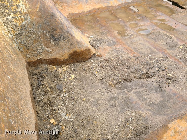 image for item GT9117 2000 Sterling L-Line  dump truck