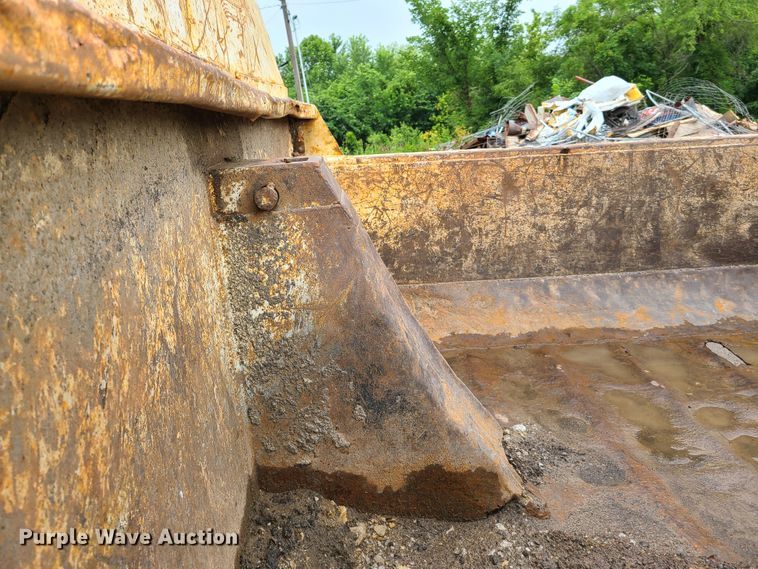 image for item GT9117 2000 Sterling L-Line  dump truck