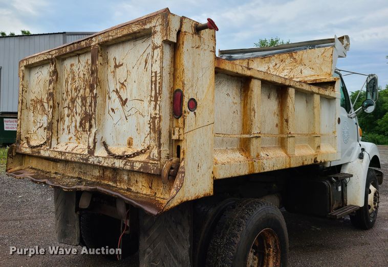image for item GT9117 2000 Sterling L-Line  dump truck