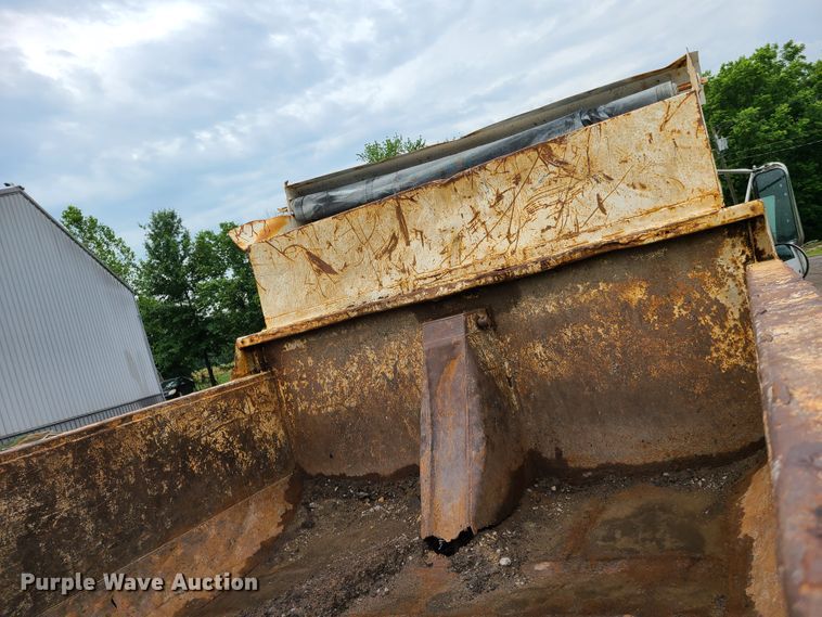 image for item GT9117 2000 Sterling L-Line  dump truck