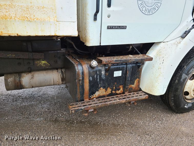 image for item GT9117 2000 Sterling L-Line  dump truck