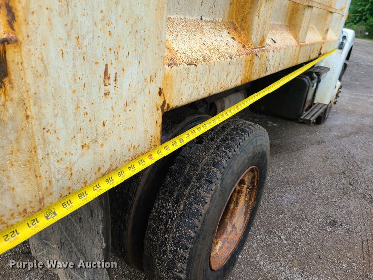 image for item GT9117 2000 Sterling L-Line  dump truck