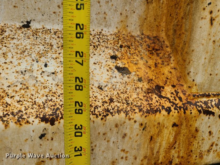 image for item GT9117 2000 Sterling L-Line  dump truck