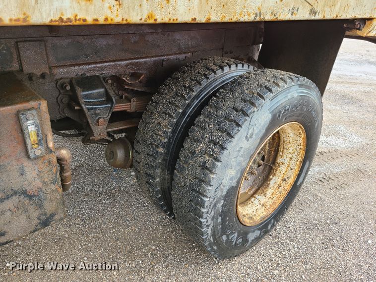 image for item GT9117 2000 Sterling L-Line  dump truck