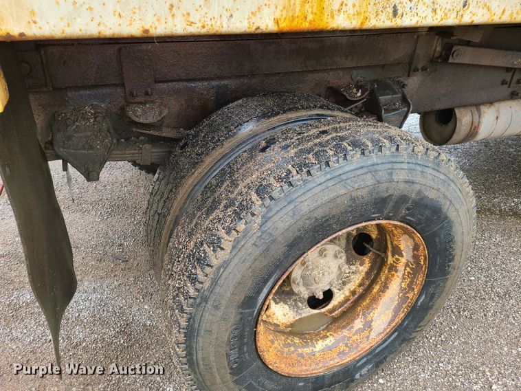 image for item GT9117 2000 Sterling L-Line  dump truck