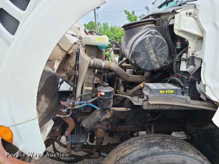 image for item GT9117 2000 Sterling L-Line  dump truck