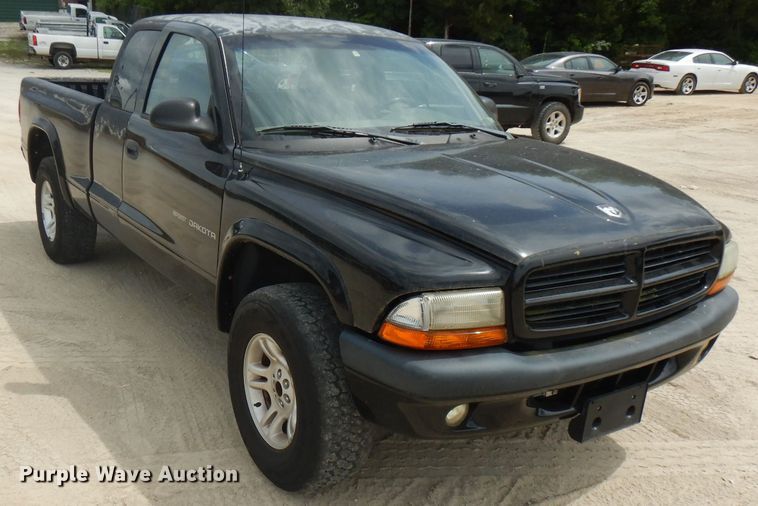 image for item HG9082 2002 Dodge Dakota Sport  Club Cab pickup truck