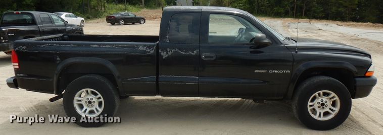 image for item HG9082 2002 Dodge Dakota Sport  Club Cab pickup truck