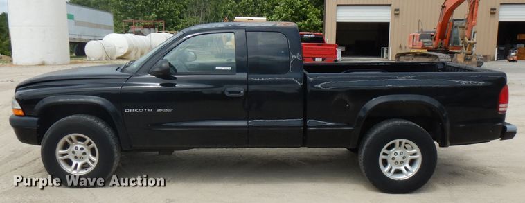 image for item HG9082 2002 Dodge Dakota Sport  Club Cab pickup truck