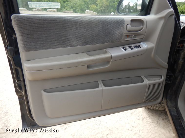 image for item HG9082 2002 Dodge Dakota Sport  Club Cab pickup truck