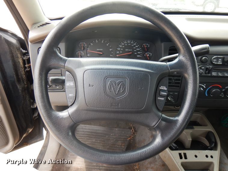 image for item HG9082 2002 Dodge Dakota Sport  Club Cab pickup truck