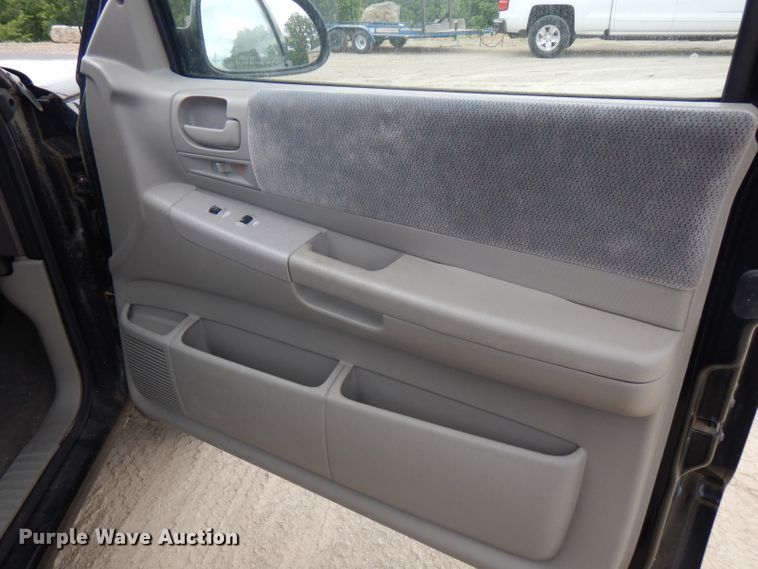 image for item HG9082 2002 Dodge Dakota Sport  Club Cab pickup truck