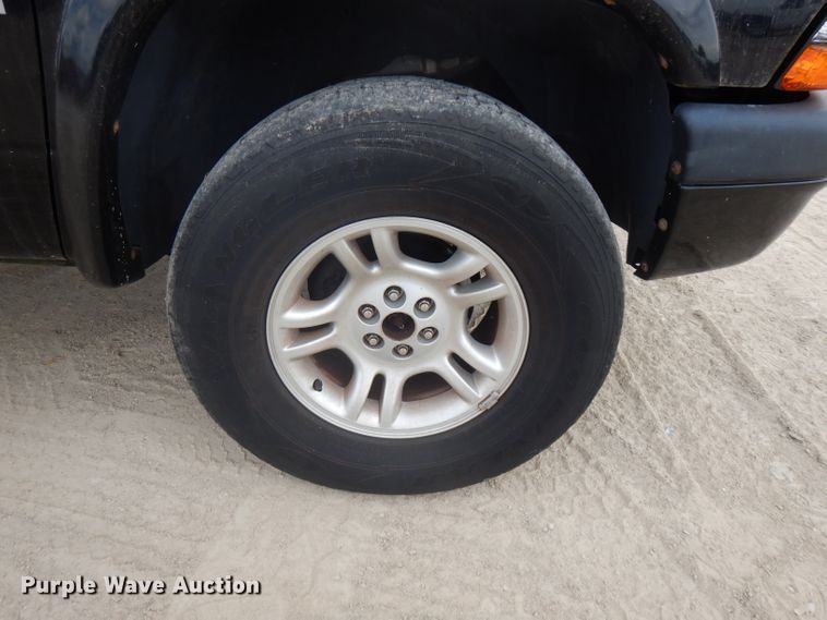 image for item HG9082 2002 Dodge Dakota Sport  Club Cab pickup truck