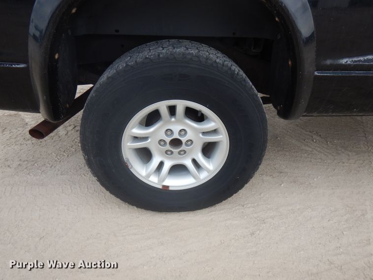 image for item HG9082 2002 Dodge Dakota Sport  Club Cab pickup truck