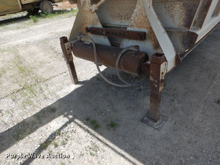 image for item HM9615 2010 Construction Trailer Specialist, Inc. BDT-40 bottom dump trailer