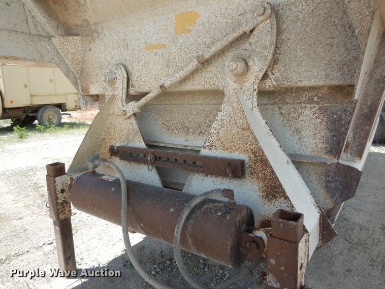 image for item HM9615 2010 Construction Trailer Specialist, Inc. BDT-40 bottom dump trailer