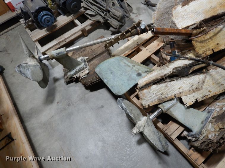 image for item HV9252 (2) Chevrolet 350 C.I.D. V8 gas engines