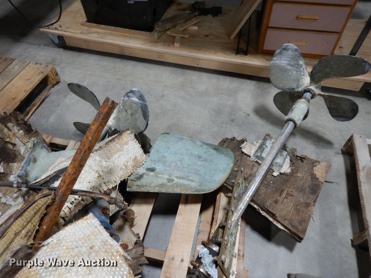 image for item HV9252 (2) Chevrolet 350 C.I.D. V8 gas engines