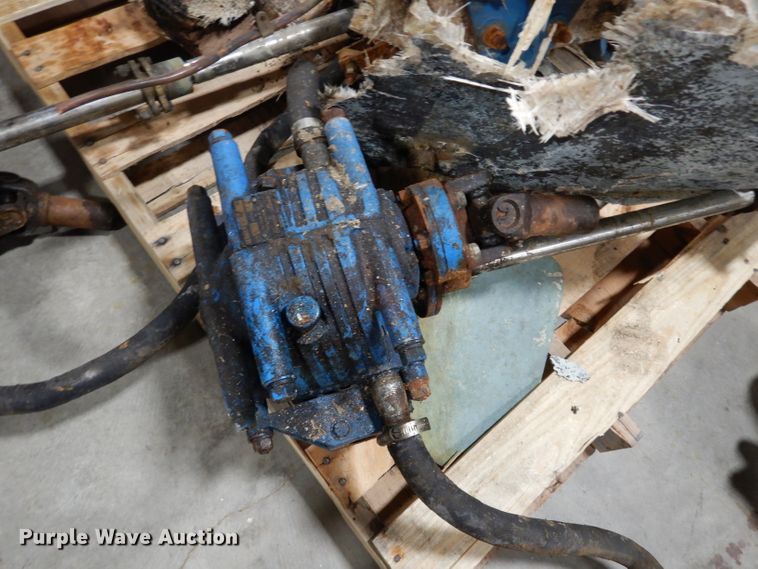 image for item HV9252 (2) Chevrolet 350 C.I.D. V8 gas engines