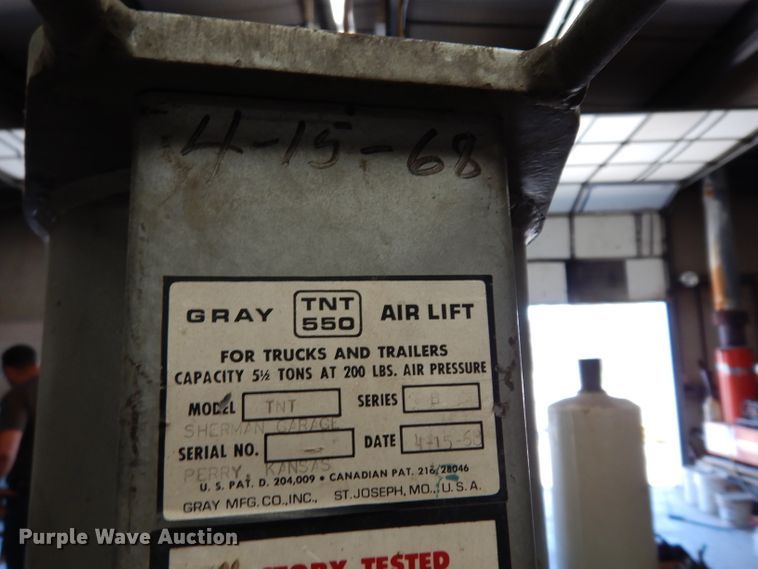 image for item HV9253 Gray TNT550 air lift