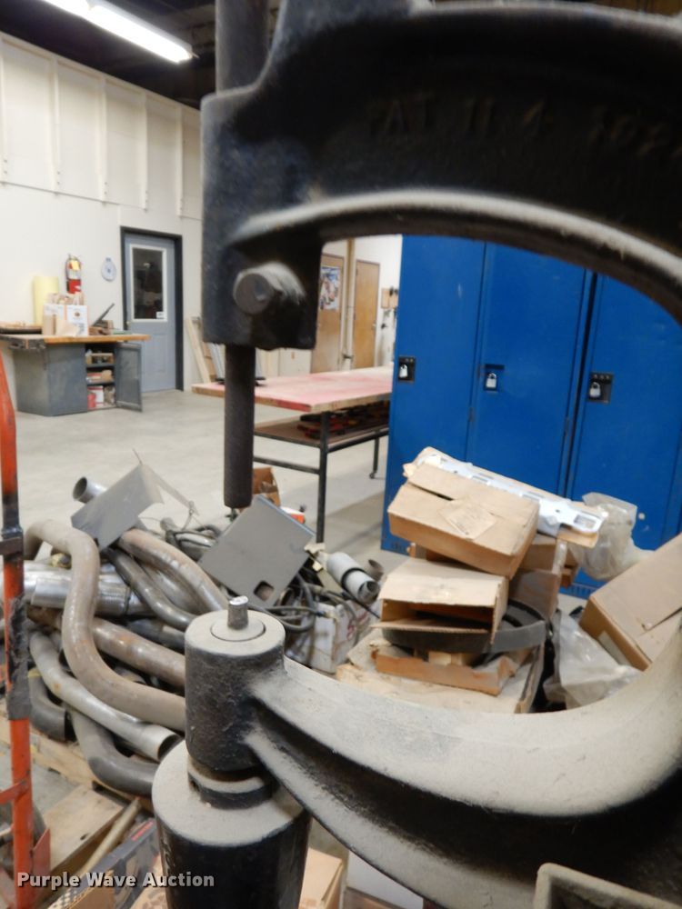 image for item HV9257 Truck parts and tools