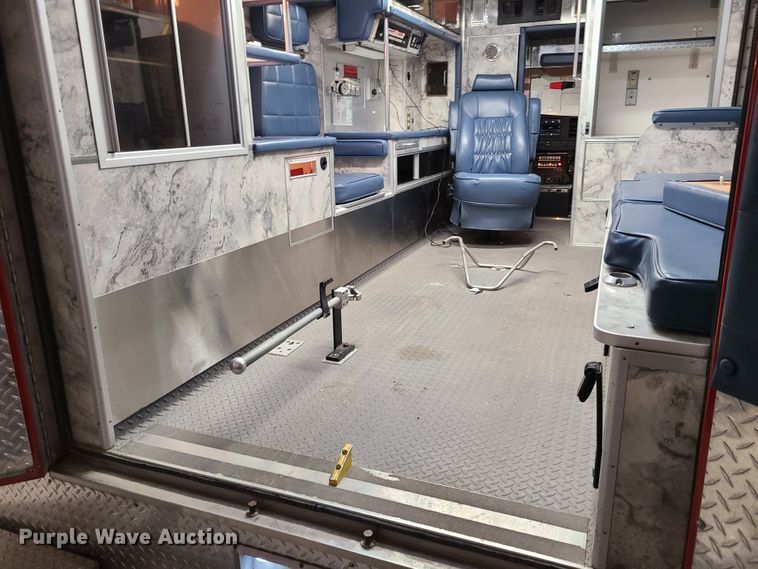 image for item K5894 2013 Chevrolet Express G4500 ambulance