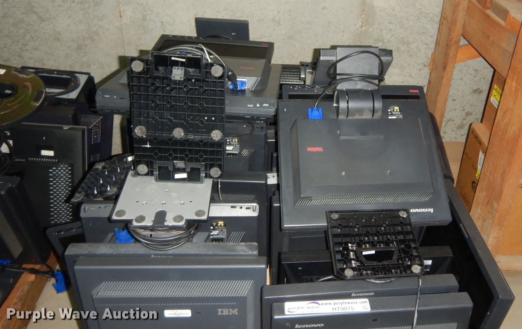 Approximately 36 Lenovo ThinkVision monitors in Horton, KS | Item ...