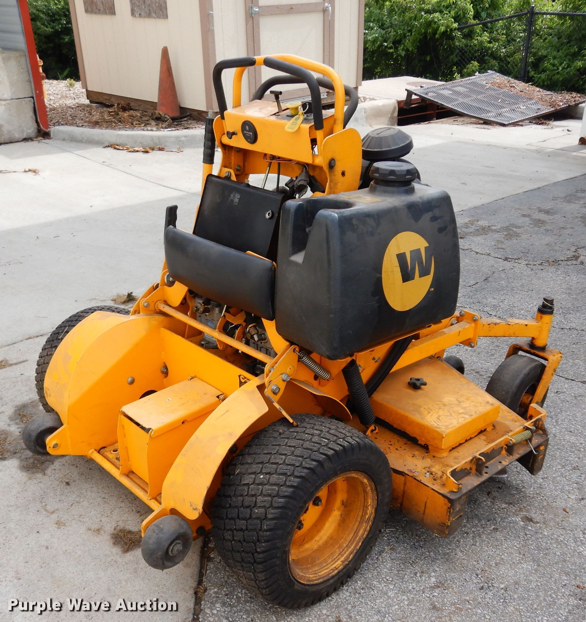 Wright lawn mower in Olathe, KS Item HV9318 sold Purple Wave