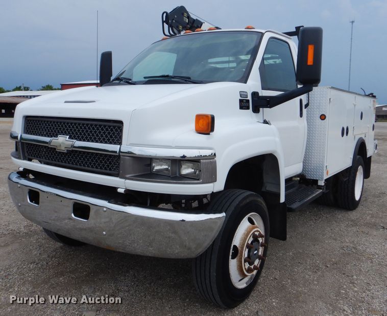image for item AE9744 2008 Chevrolet C5500  utility bed truck with crane