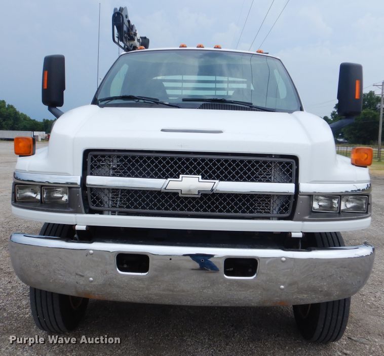 image for item AE9744 2008 Chevrolet C5500  utility bed truck with crane