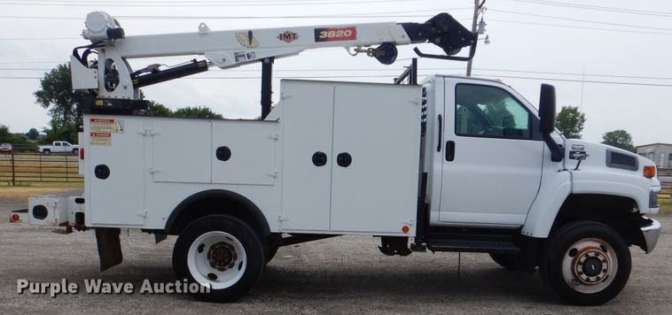 image for item AE9744 2008 Chevrolet C5500  utility bed truck with crane